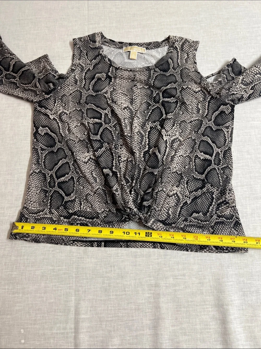 🌞 Michael Kors Black &Gray Snake Print Cold-Shoulder Twist Top Women size XL